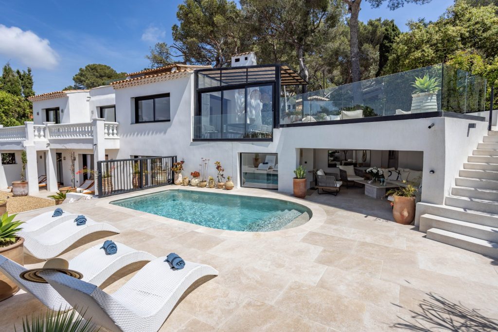 Location villa avec piscine vue mer Var